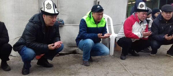 Похороны матери осужденного Садыра Жапарова - Sputnik Кыргызстан