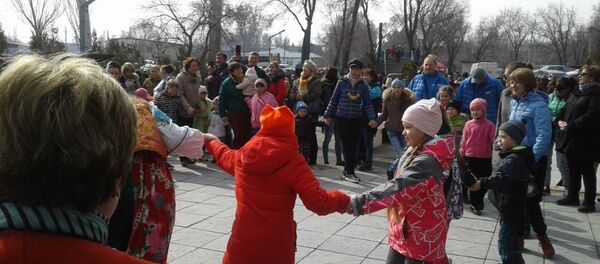 В Карагачевой роще Бишкека прошли народные гулянья, посвященные проводам зимы В Карагачевой роще Бишкека прошли народные гулянья, посвященные проводам зимы - Sputnik Кыргызстан