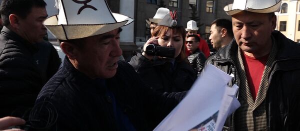 Уруксат бергендер иштен кетсин! Кыргыз чоролорунун мэрияга барган видеосу - Sputnik Кыргызстан