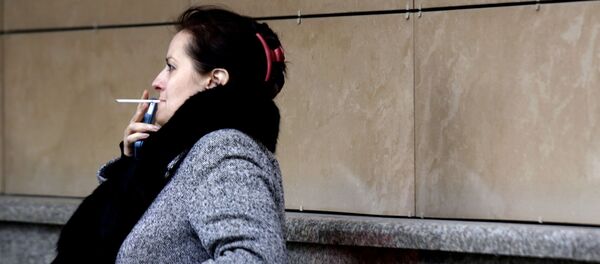 Курение в общественных местах - Sputnik Кыргызстан