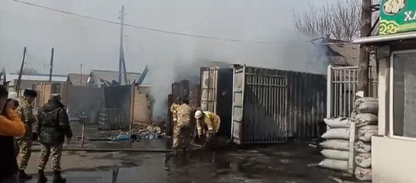 Крупный пожар в Бишкеке — прямой эфир Крупный пожар в Бишкеке — прямой эфир - Sputnik Кыргызстан