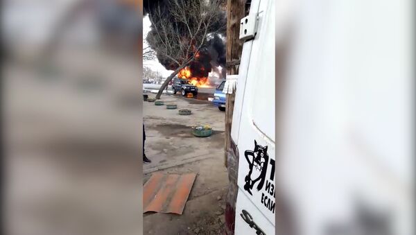 Моменты взрывов в Бишкеке попали на видео — крупный пожар в столице - Sputnik Кыргызстан