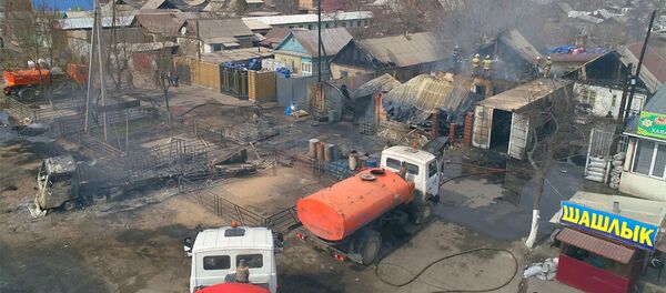 Как тушили крупный пожар на западе Бишкека — аэросъемка - Sputnik Кыргызстан