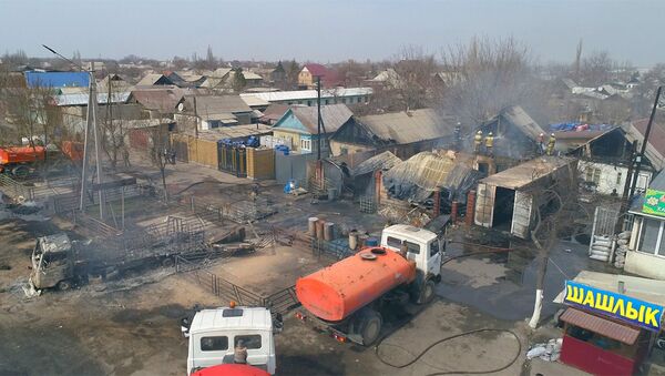 Как тушили крупный пожар на западе Бишкека — аэросъемка - Sputnik Кыргызстан