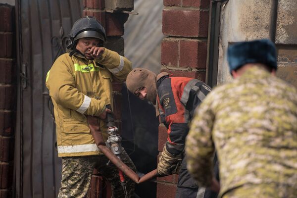Крупный пожар по улице Фрунзе в Бишкеке - Sputnik Кыргызстан