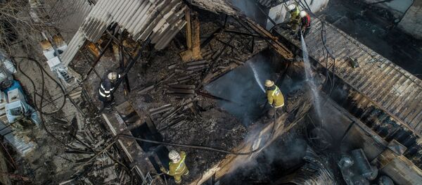 Крупный пожар по улице Фрунзе в Бишкеке - Sputnik Кыргызстан