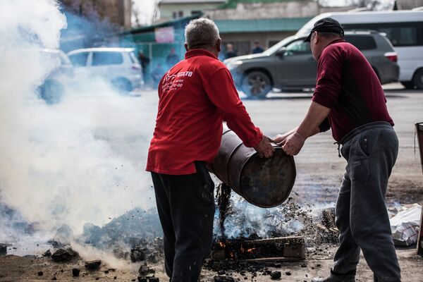Крупный пожар по улице Фрунзе в Бишкеке - Sputnik Кыргызстан