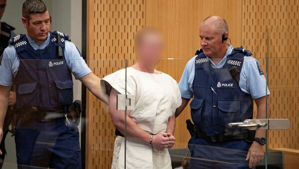Обвиняемый в теракте в мечетях Новой Зеландии Брентон Таррант в окружном суде Крайстчерча, Новая Зеландия, 16 марта 2019 года - Sputnik Кыргызстан