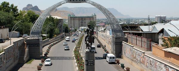 Памятник Алымбек датке при въезде в город Ош. Архивное фото - Sputnik Кыргызстан