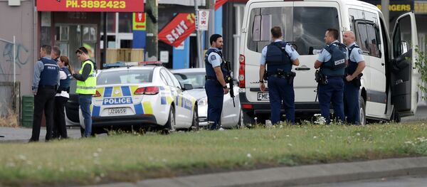 Сотрудники полиции на месте стрельбы в мечети города Крайстчерча в Новой Зеландии. 15 марта 2019 года - Sputnik Кыргызстан
