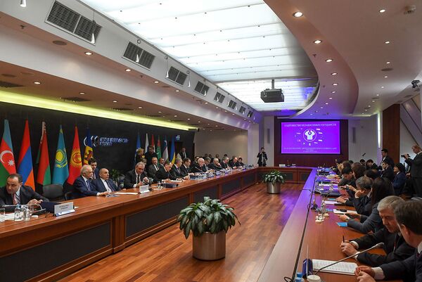 Как жителям стран Евразии попасть в цифровое будущее с роботами — мнения Как жителям стран Евразии попасть в цифровое будущее с роботами — мнения - Sputnik Кыргызстан