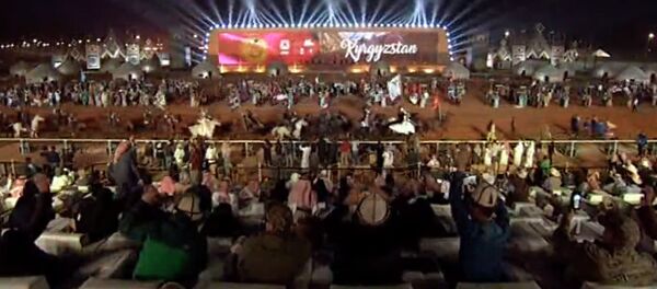 Баш-аягы көрүнбөй... Аравиядагы фестивалда парадга чыккан кыргыздардын видеосу - Sputnik Кыргызстан