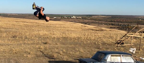 Ростовский каскадер показал смертельный трюк - Sputnik Кыргызстан