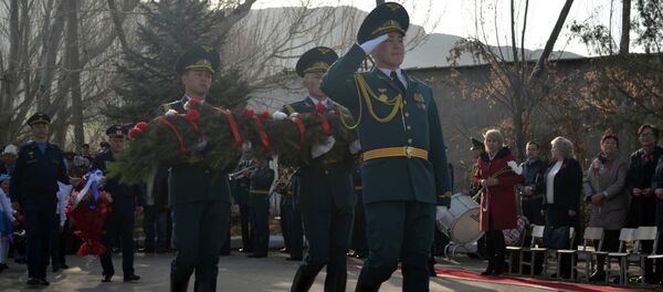 Митинг-реквием в честь 75-летия подвига Исмаилбека Таранчиева и его бортстрелка Алексея Ткачева - Sputnik Кыргызстан