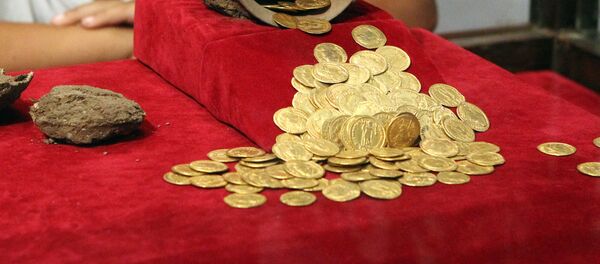 Золотые монеты. Архивное фото - Sputnik Кыргызстан