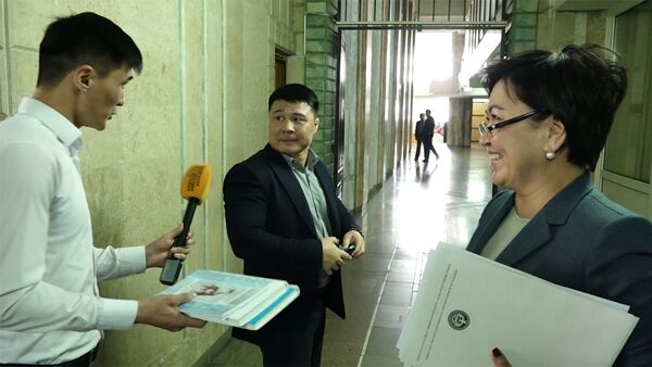 Эс алчы! — депутат Икрамов нагрубил журналисту при министре образования. Видео - Sputnik Кыргызстан