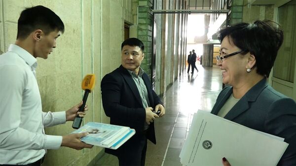 Эс алчы! — депутат Икрамов нагрубил журналисту при министре образования. Видео - Sputnik Кыргызстан