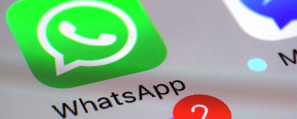 Иконка мессенджера WhatsApp на экране смартфона - Sputnik Кыргызстан