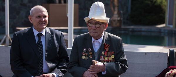 Празднование 100 летия ветерана ВОВ Токоя Садырова в селе Чон-Арык - Sputnik Кыргызстан