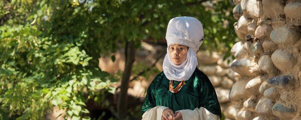 Кыргызские национальные костюмы: элечек, кеп такыя, шокуле, ак калпак, тебетей, телпек - Sputnik Кыргызстан