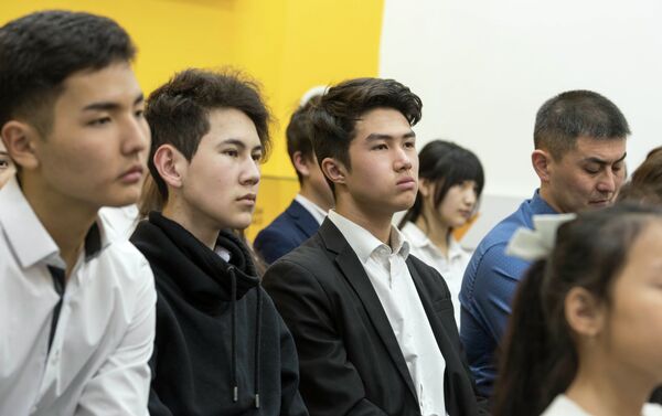 Школьницы Кыргызстана создают бизнес-проекты и мобильные приложения, участвуя в международном конкурсе Technovation Kyrgyzstan. - Sputnik Кыргызстан