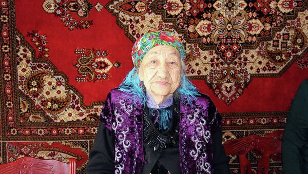 100-летняя Курманжан Майрыкеева - Sputnik Кыргызстан