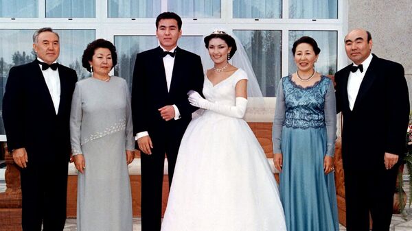 Свадебная церемония Алии Назарбаевой и Айдара Акаева в Чолпон- Ате. 19 июля, 1998 года - Sputnik Кыргызстан