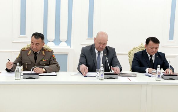 Обсуждались инциденты, которые произошли 13-14 марта, продолжение переговоров по договоренностям, достигнутым ранее, и реализация инфраструктурных проектов на территории. - Sputnik Кыргызстан