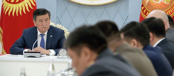 Президент КР Сооронбай Жээнбеков провел совещание по ситуации на кыргызско-таджикской границе и раскритиковал работу силовиков - Sputnik Кыргызстан