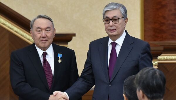 Президент Казахстана Касым-Жомарт Токаев и первый президент Нурсултан Назарбаев. Архивное фото - Sputnik Кыргызстан