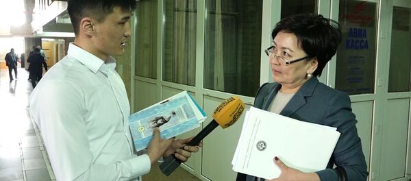 Почему Кыргызстан заказал учебники в Индии и Вьетнаме? Ответ министра — видео - Sputnik Кыргызстан