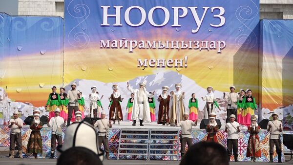 Жители и гости Бишкека празднуют Нооруз — День весеннего равноденствия. - Sputnik Кыргызстан
