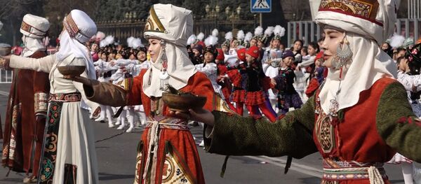 Бишкектеги Нооруздун шаңы. Видео - Sputnik Кыргызстан