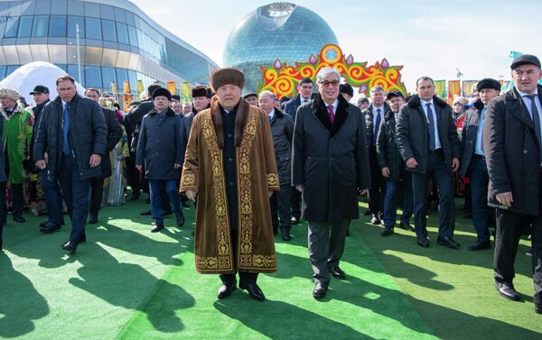  На Maybach нового главы государства Касым-Жомарта Токаева установлен номер 001KZ. - Sputnik Кыргызстан