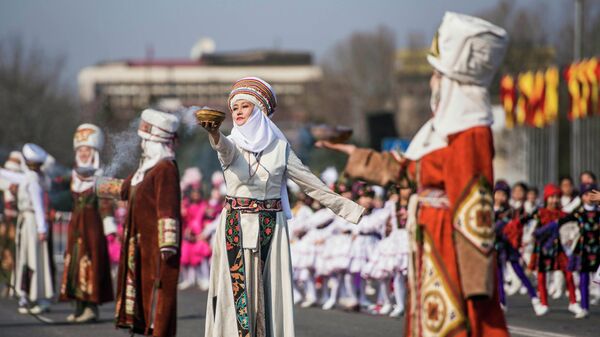 Празднование Нооруза на площади Ала-Тоо в Бишкеке. Архивное фото - Sputnik Кыргызстан