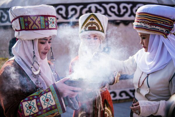 Празднование Нооруза на площади Ала-Тоо в Бишкеке - Sputnik Кыргызстан