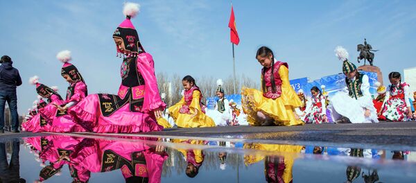 Празднование Нооруза на площади Ала-Тоо в Бишкеке. Архивное фото - Sputnik Кыргызстан