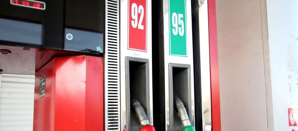 Ош шаарындагы май коюучу жайлар текшерилип, талаптарга жооп бербегендери жабылат Ош шаарындагы май коюучу жайлар текшерилип, талаптарга жооп бербегендери жабылат - Sputnik Кыргызстан