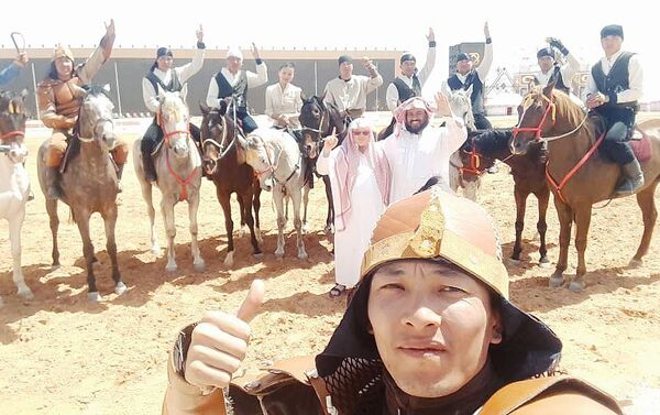Улукбек Өмүрбеков башында турган төрт жигит Camel Fest фестивалына катышып кыргыздын эр сайыш өнөрүн даңазалашты. - Sputnik Кыргызстан