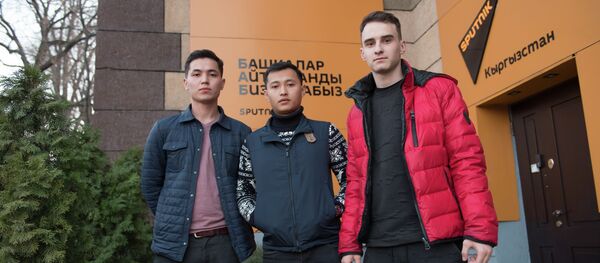 Организаторы концертов зарубежных звезд в Бишкеке Аксель Таштемиров(слева), Роман Островский(справа) и Назар Дабыл - Sputnik Кыргызстан