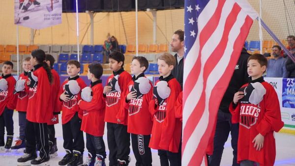 Открытие Международного турнира по хоккею с шайбой на Кубок мэра Бишкека среди детских команд - Sputnik Кыргызстан