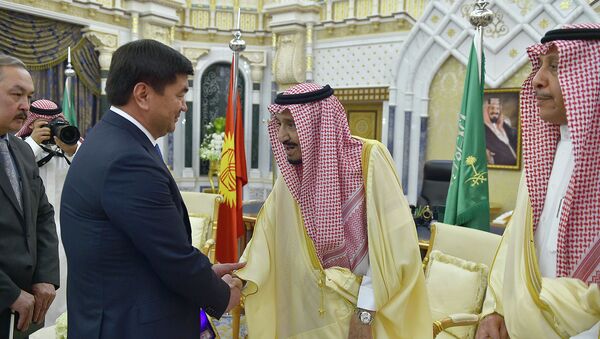 Премьер-министр Кыргызской Республики Мухаммедкалый Абылгазиев в городе Эр-Рияд встретился с Королем Саудовской Аравии Салман ибн Абдул-Азиз Аль Саудом - Sputnik Кыргызстан