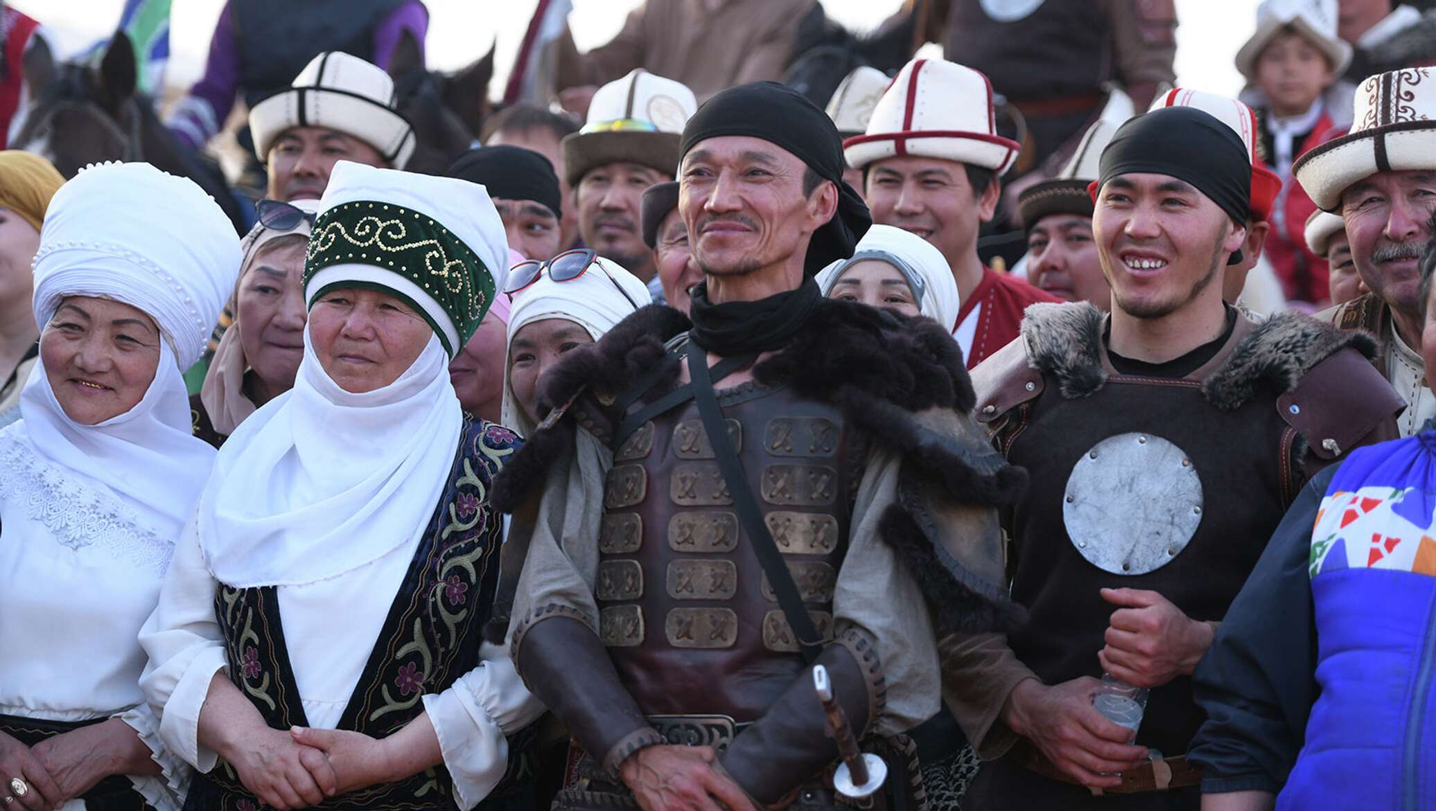 Нация киргизы. Киргизия народ. Киргизы народ. Народности Кыргызстана. Народность киргизы.