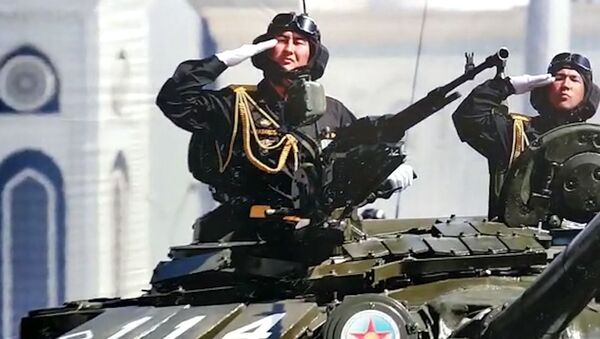 Казахские военные на плакате у военкомата в Бишкеке — ответ Генштаба. Видео - Sputnik Кыргызстан