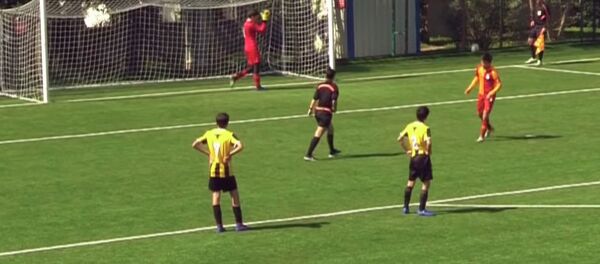 Юный футболист из КР отметился достойным поступком в Турции. Видео - Sputnik Кыргызстан