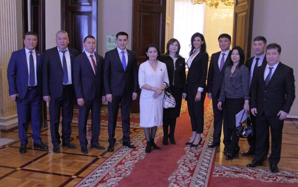 Подписан меморандум о взаимопонимании между Бишкекским городским кенешем и Законодательным собранием Санкт-Петербурга - Sputnik Кыргызстан