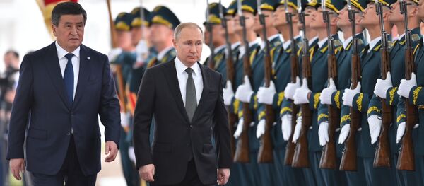 Церемония встречи президента РФ Владимира Путина в государственной резиденции Ала-Арча - Sputnik Кыргызстан