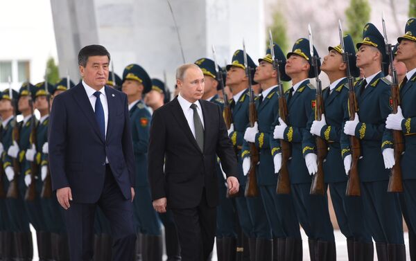 28 марта Владимир Путин прибыл в Кыргызстан с первым государственным визитом. - Sputnik Кыргызстан