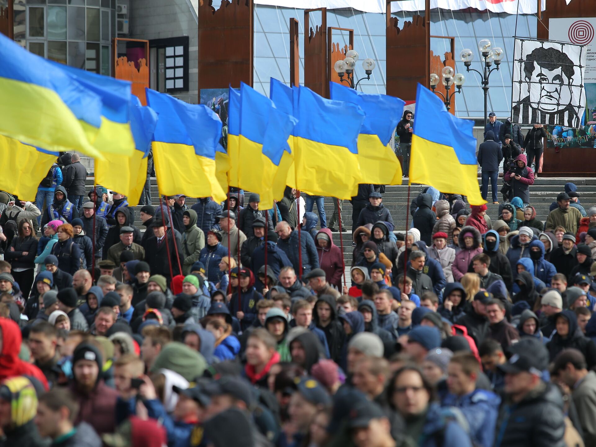 О чем говорят украинцы сегодня. Россияне и украинцы. Украинцы на трибунах. Фанаты. Евромайдан 2014 фото.