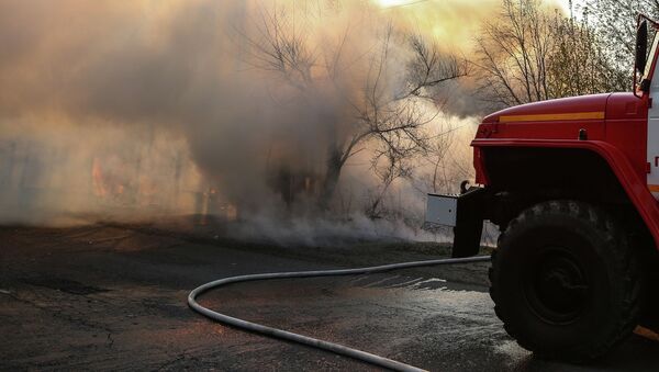 Пожарная машина на месте возгорания. Архивное фото - Sputnik Кыргызстан